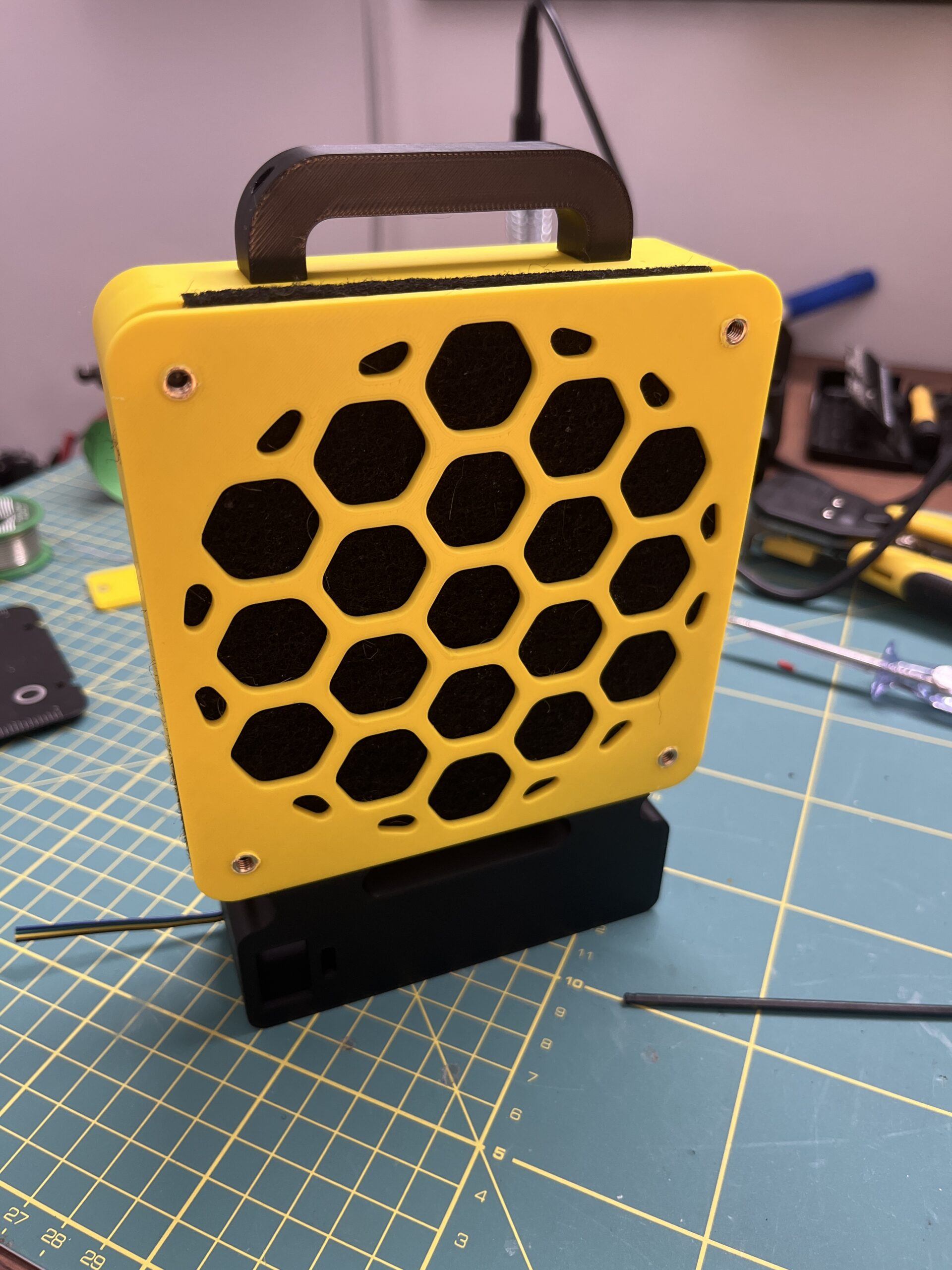 Solder fume extractor